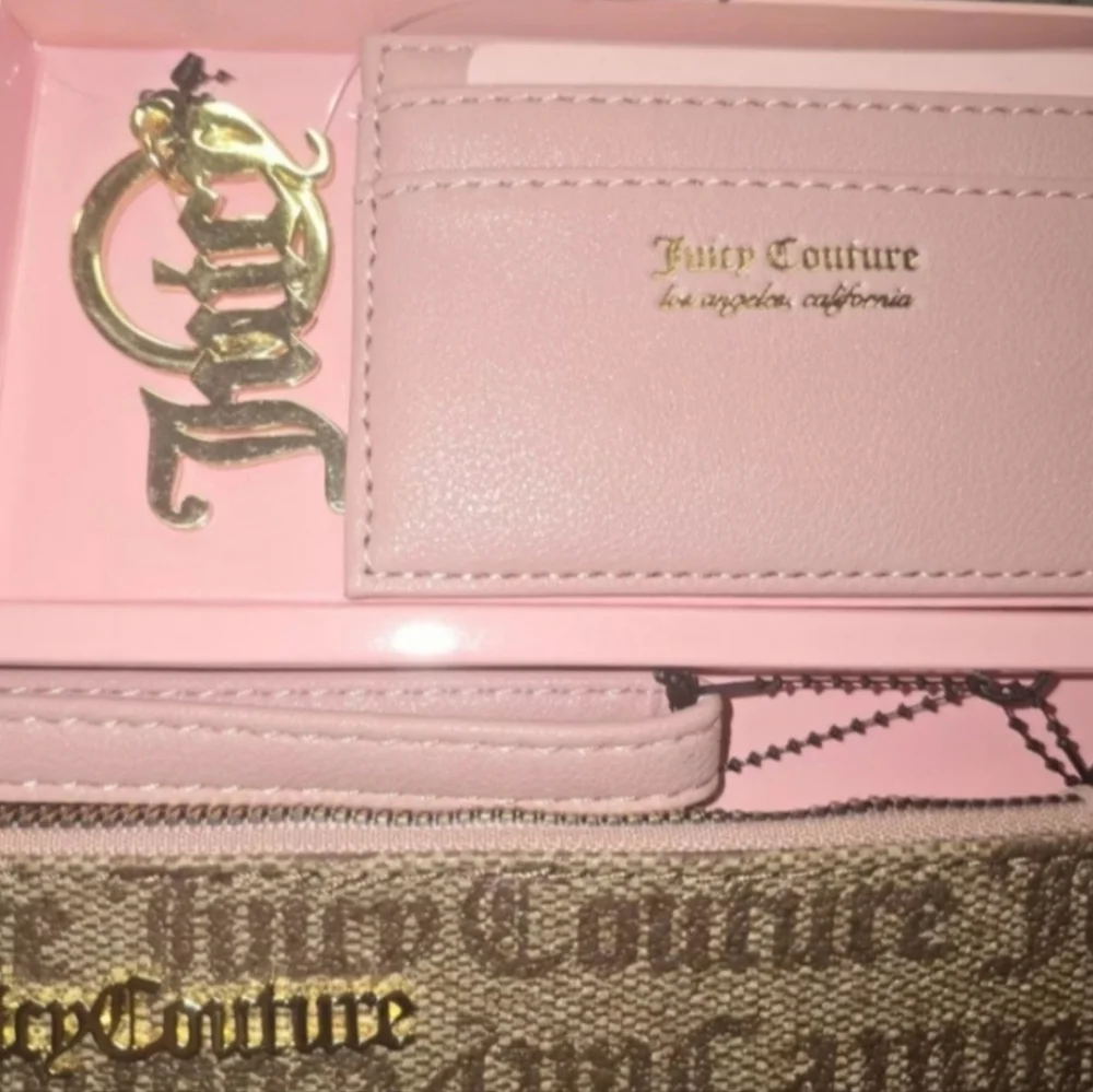 Juicy Couture 3PC Giftset•Wristlet•Card Case•Key Chain/Bag Charm•Pink & Brown
